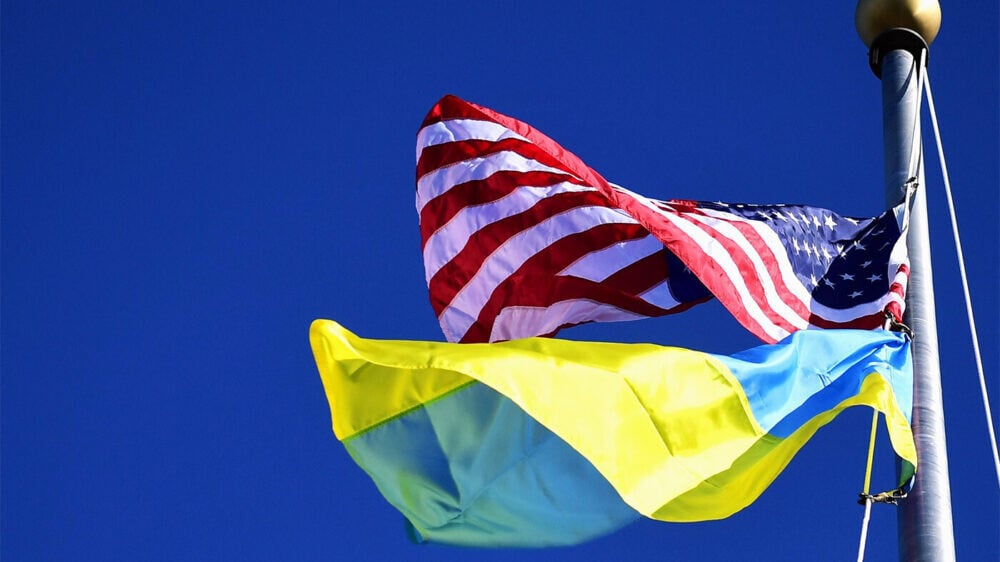 Украинцам предложат «самовыслаться» из США за вознаграждение в $1 тыс. — WP