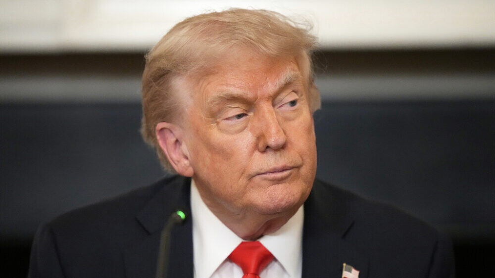 Трамп недоволен ударами Украины по авиабазам в РФ, но пока не решил, что делать дальше