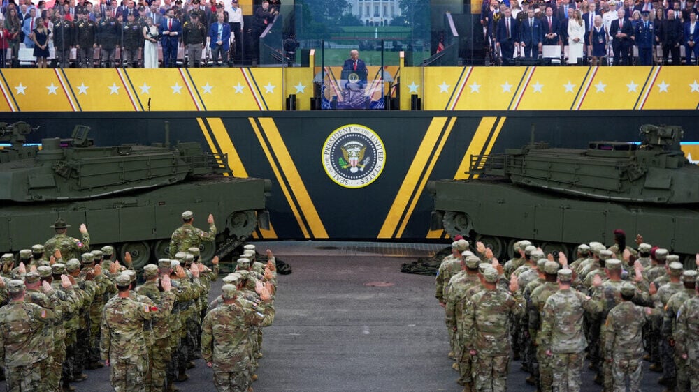«Сонный» Трамп и зевающий Рубио: как прошел парад в честь 250-летия армии США