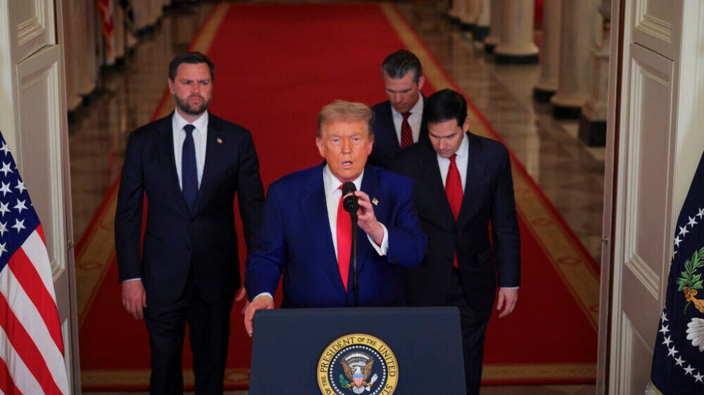 Конец демократии в США? Что о решении Трампа атаковать Иран пишут американские СМИ