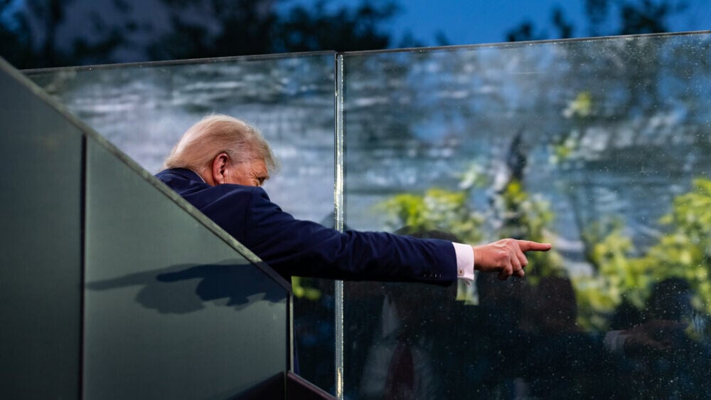 Трамп анонсировал «нечто крупное» по Ирану. Экс-напарник Клинтон уже предложил Конгрессу запретить ему воевать
