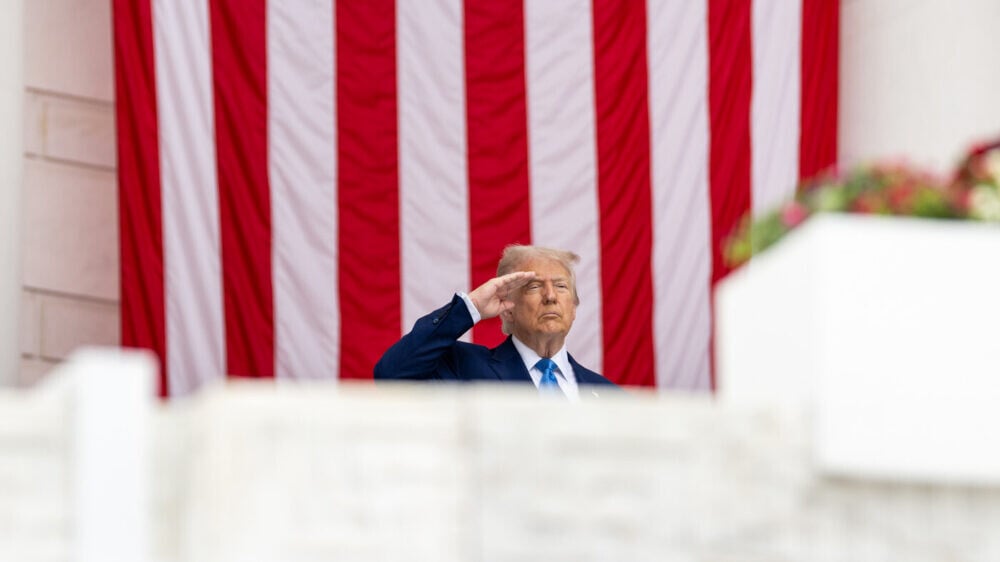 $16 млн только на ремонт: во сколько обойдется парад Трампа с танками и парашютистами?