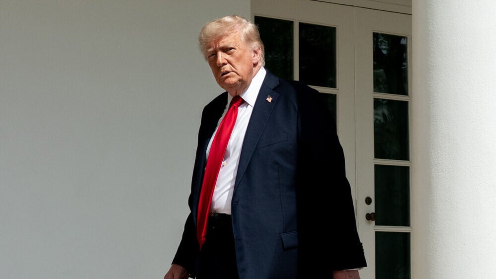 «Секрет» с Эпштейном на $10 млрд: Трамп подал «мощнейший» иск к WSJ из-за открытки секс-преступнику
