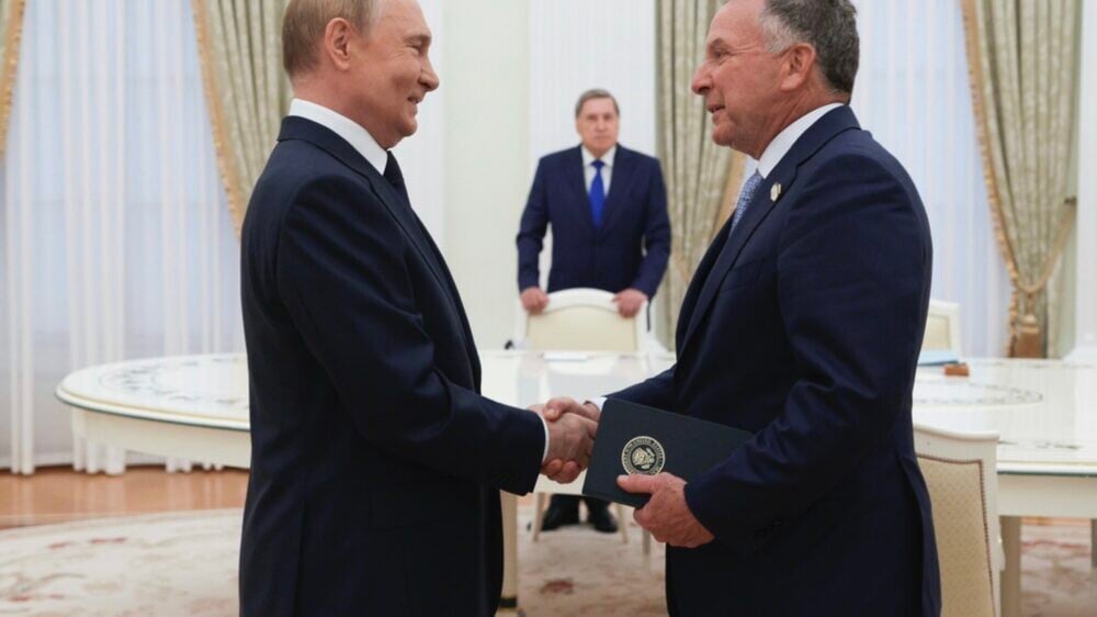Путин передал посланнику Трампа «некоторые сигналы» по Украине на трехчасовой встрече в Москве