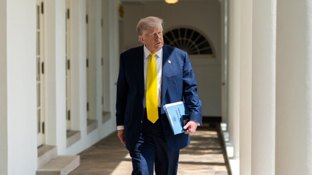 «Развод с запашком Эпштейна»: Трампом недовольны почти 60% американцев, заявили социологи