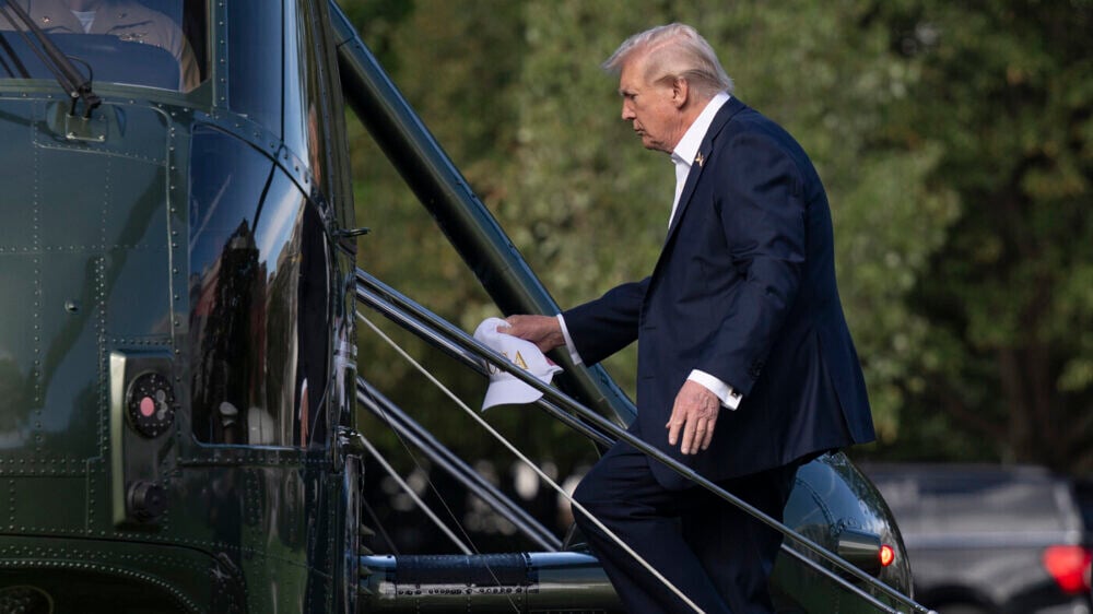«Разрешаю полную силу»: Трамп послал военных на борьбу с «Антифа» в Портленд. Что там происходит?