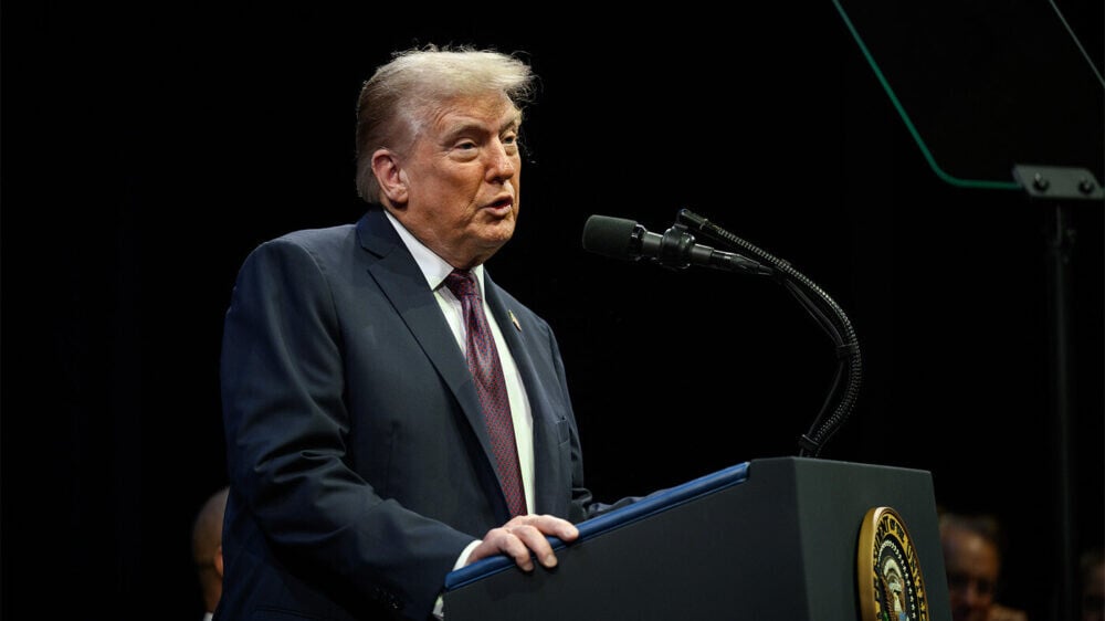 Трамп требовал $15 млрд: иск президента США к New York Times отклонили и раскритиковали в суде