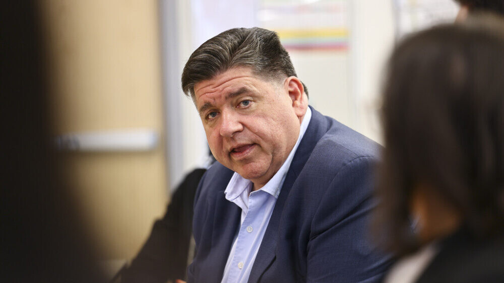 Выиграл в карты более $1 млн: губернатор в США внес победы в казино в декларацию доходов