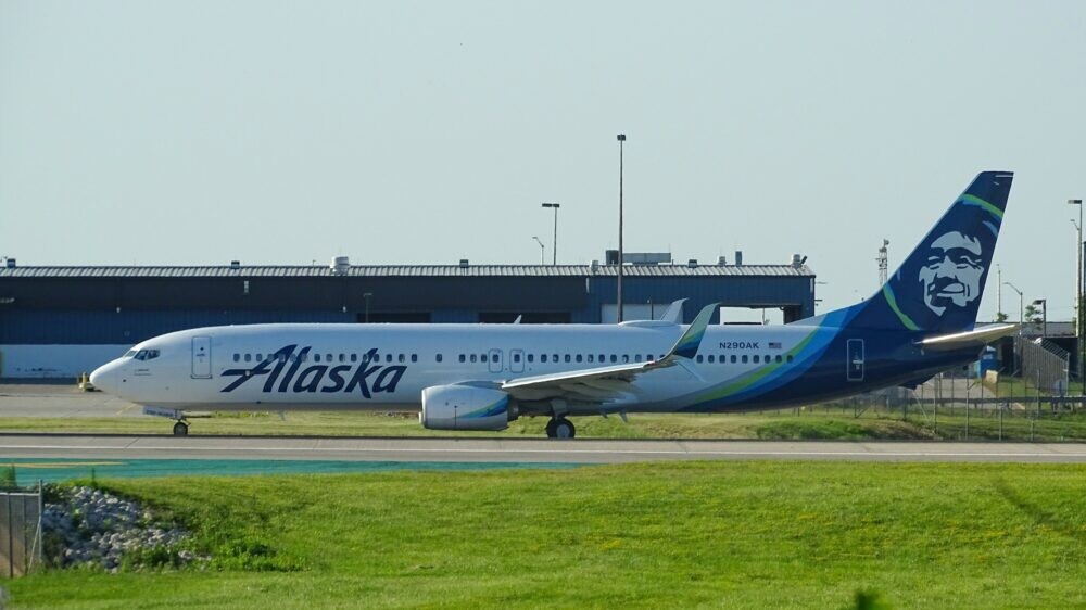 Самолет Alaska Airlines совершил экстренную посадку из-за взбунтовавшейся женщины-капитана ВМС