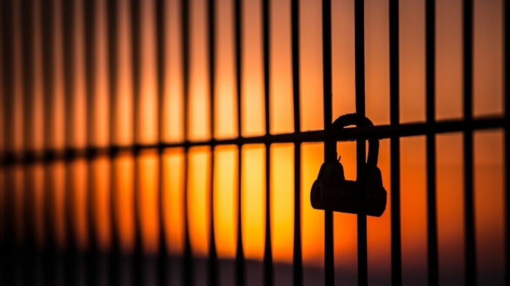 10 лет тюрьмы за секс с шестилетним ребенком получил бывший помощник экс-губернатора, критиковавшего Трампа