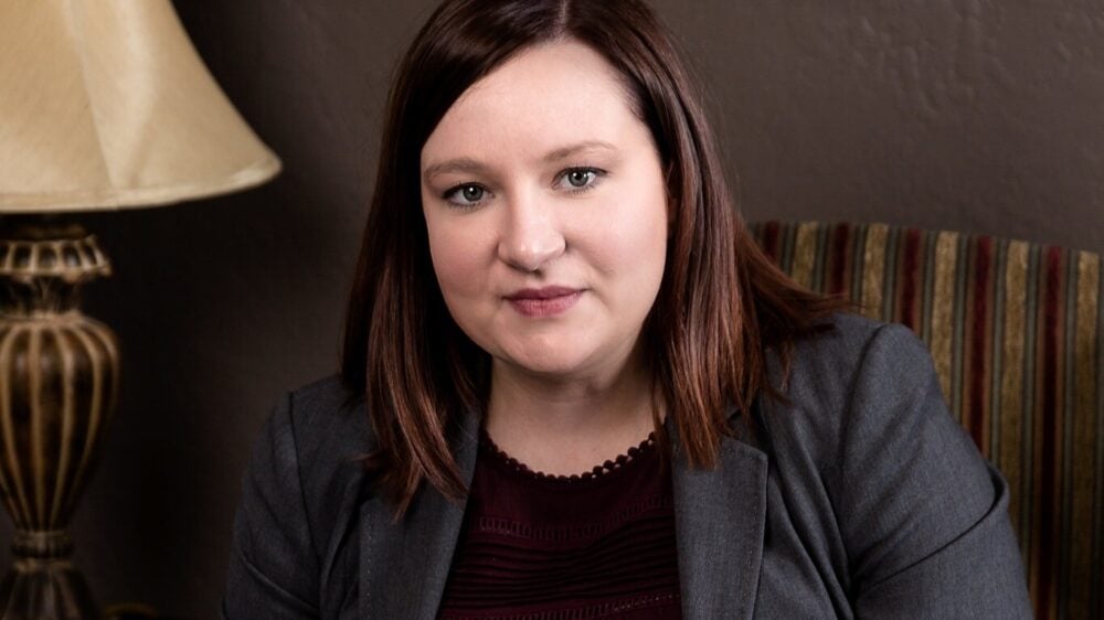 Помочившаяся в общественном месте судья Верховного суда в Аризоне подала в отставку