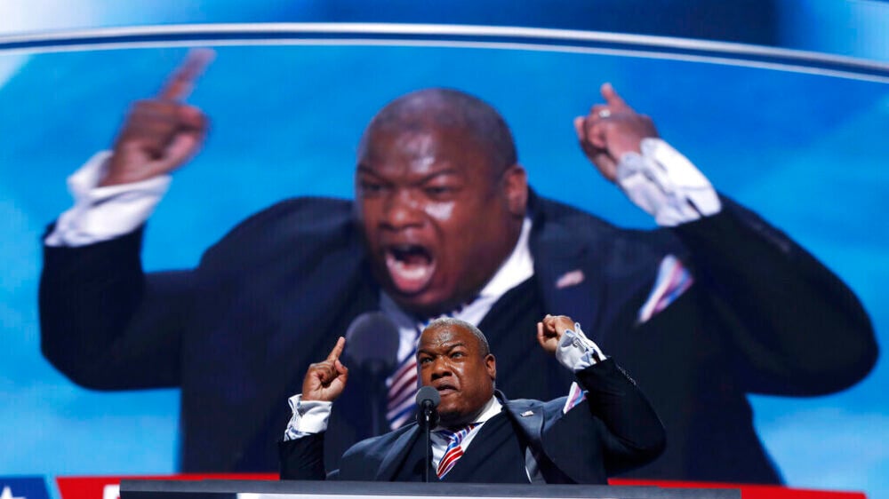 «Посылает миру опасный сигнал»: главный пастор Трампа раскритиковал мирный план США по Украине