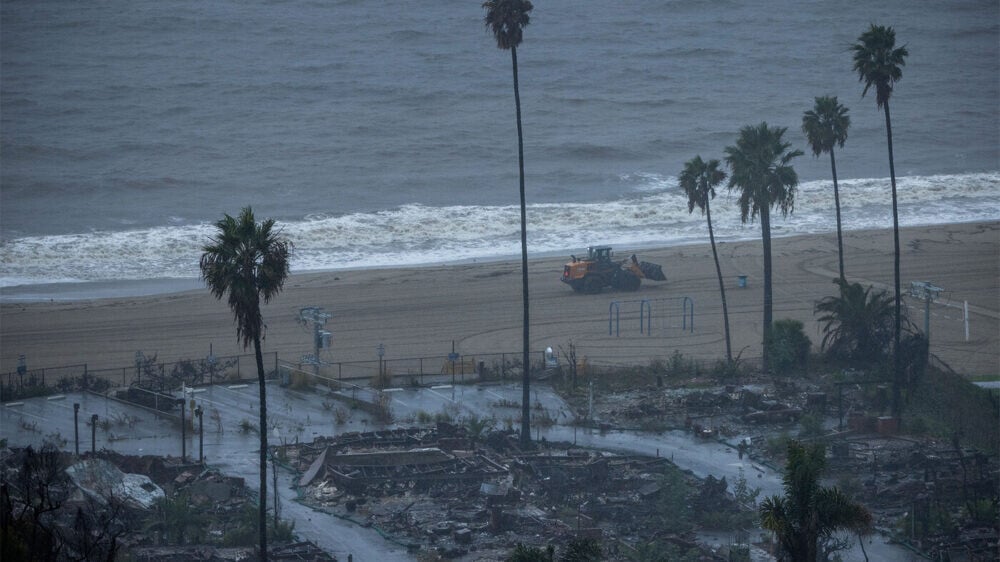 «Шторм сезона» обрушился на Калифорнию — есть погибшие и угроза оползней