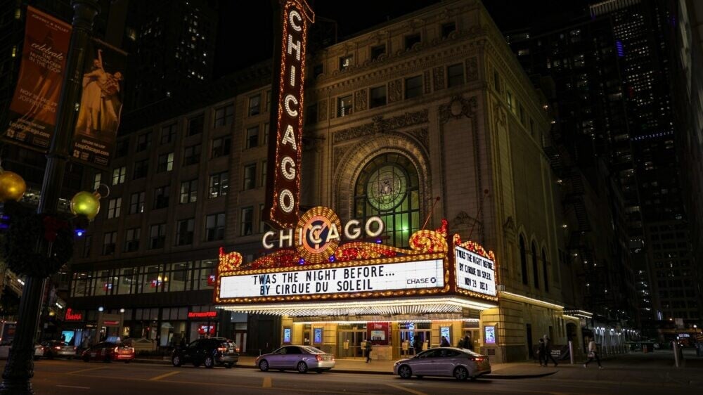 Подростки открыли стрельбу после зажжения елки в Чикаго — один погиб, восемь пострадали