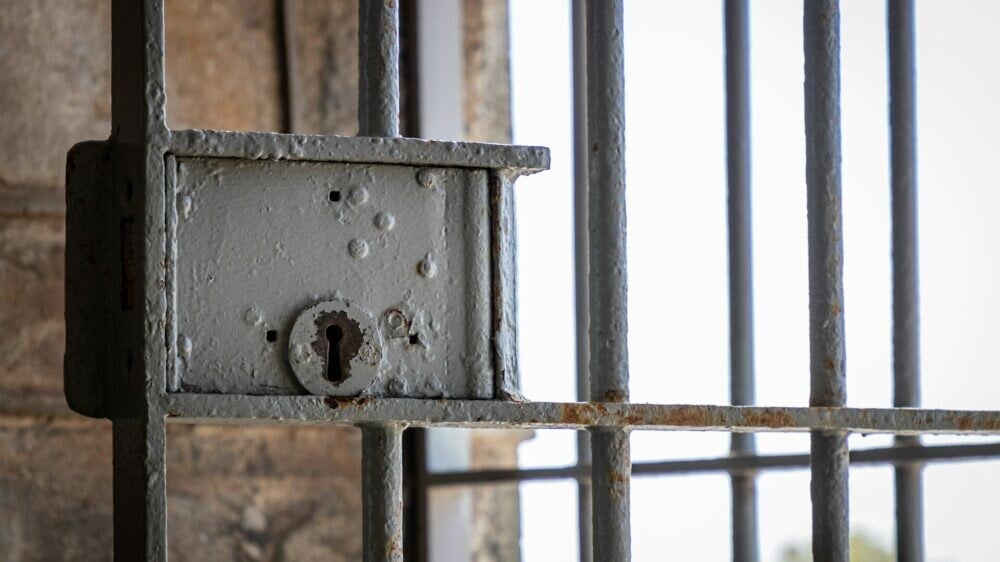 Родившая в 14 лет американка спрятала ребенка в сумке — теперь ее обвиняют в убийстве