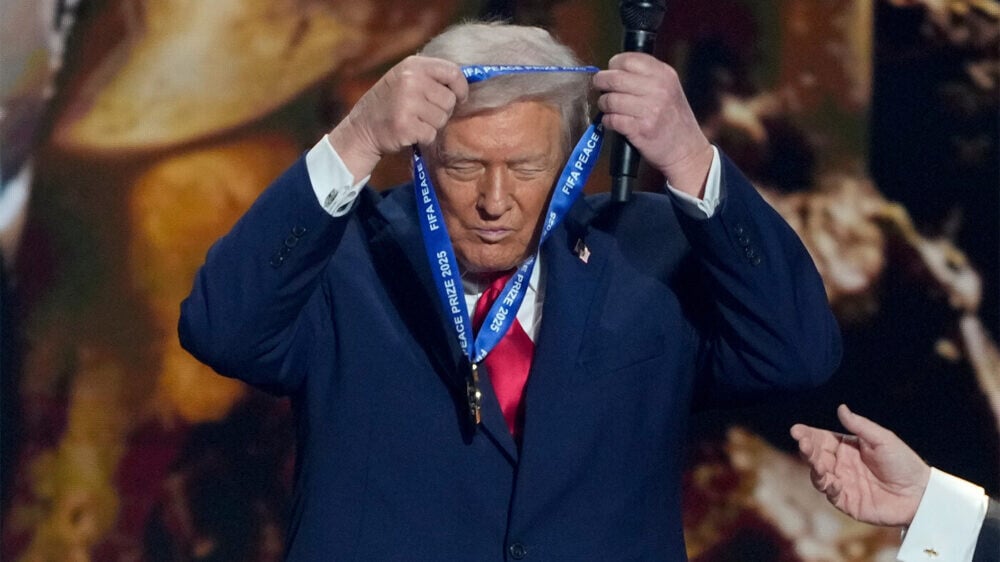 Узбекистан сыграет с Роналду, а Трамп получил медаль — результаты жеребьевки ЧМ-2026 в Вашингтоне