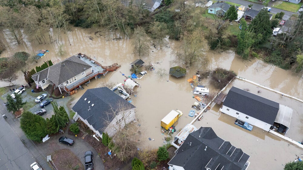 Наводнение «надолго»: Трамп ввел режим ЧС в Вашингтоне из-за масштабного бедствия