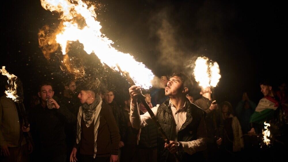 Навруз — персидский Новый год: от прыжков через костер до парада, как его празднуют?