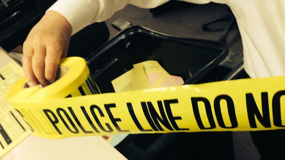 Ел гипсокартон и подгузники: двухлетний ребенок умер от сильного истощения в Индиане